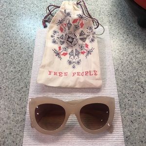 Free People Cat-eye shaped sunglasses
