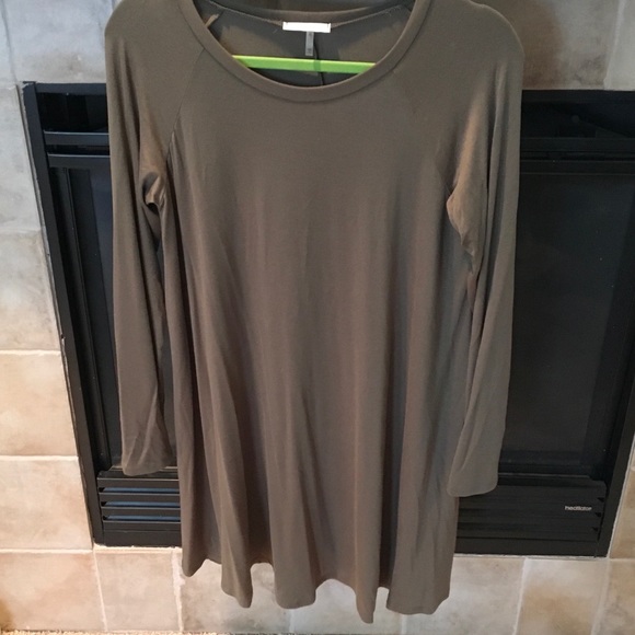 Soprano Dresses & Skirts - Olive long sleeve t-shirt dress. NWOT