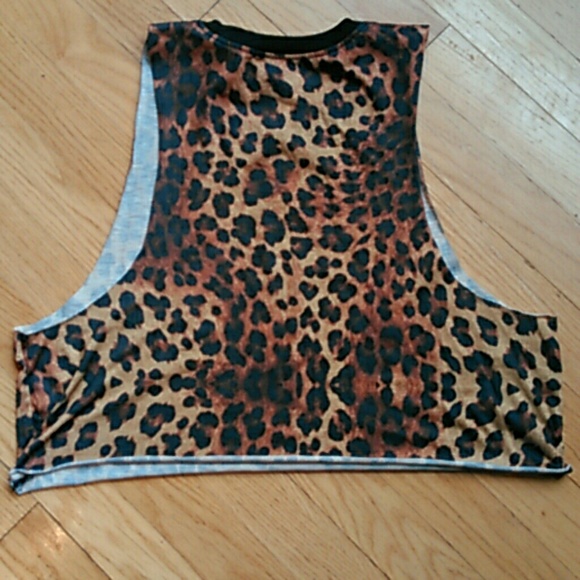 Leopard Print Crop - Picture 4 of 6