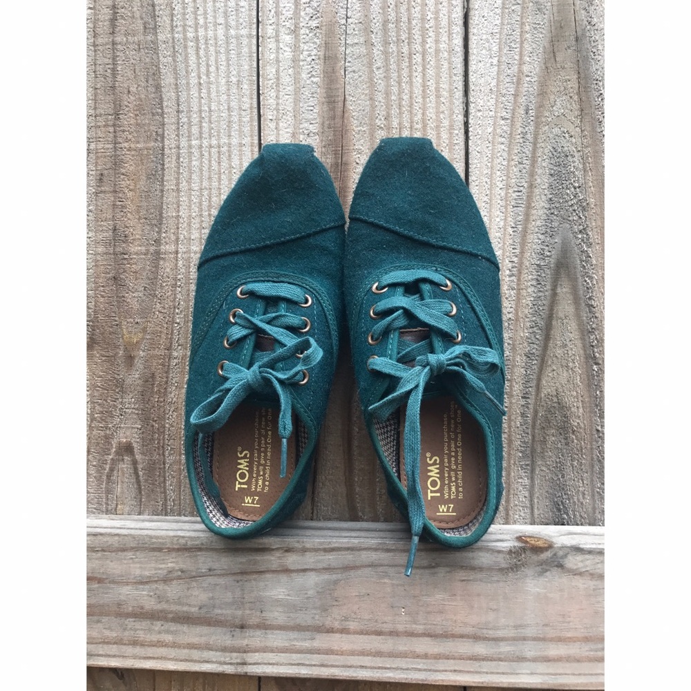 PERFECT CONDITION Lace Up Toms
