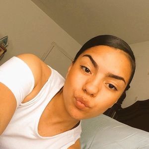 Meet your Posher, Daniela