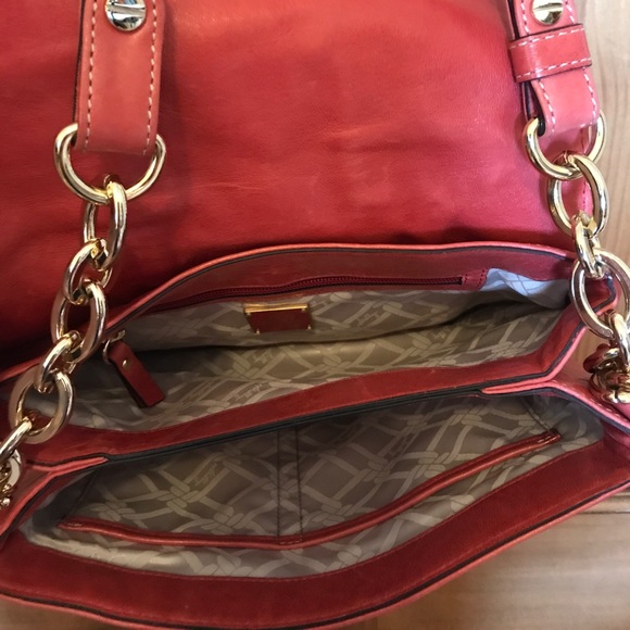 Milly chain link flap bag with adjustable strap - Picture 3 of 7