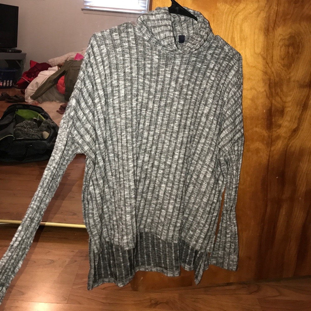 Grey american eagle turtle neck