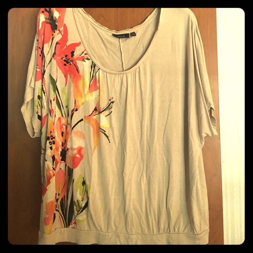Apt 9 large Top