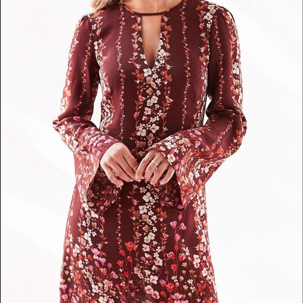 Kimchi Blue Charletta Keyhole Shift Dress