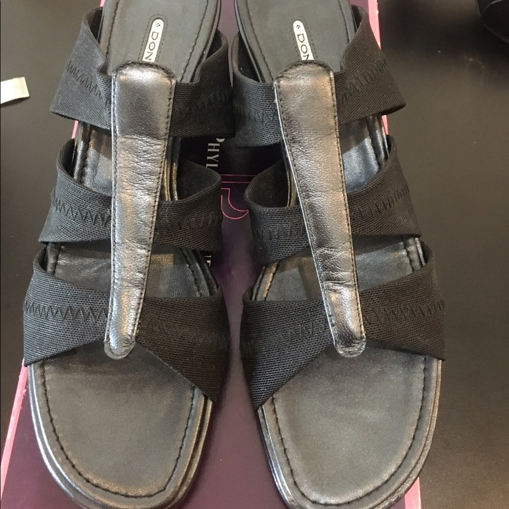 Donald J Pliner Black sandals 2" heel🎁