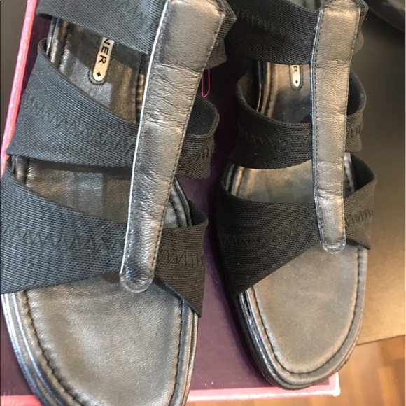 Donald J Pliner Black sandals 2" heel🎁 - Picture 3 of 3