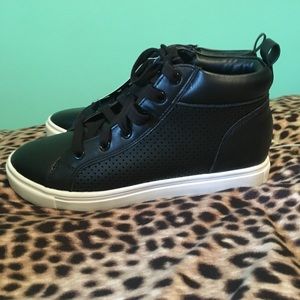 Liesel Sneakers