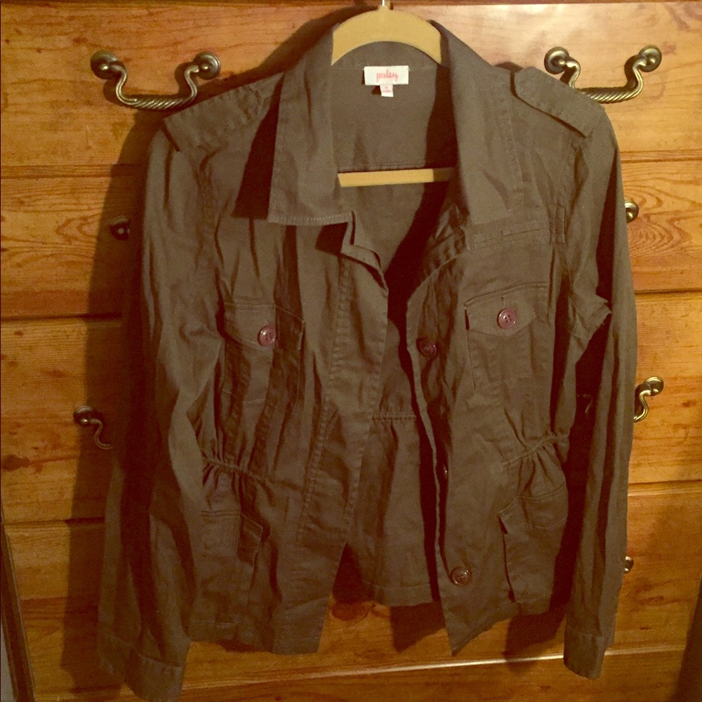 Short waist green light jacket