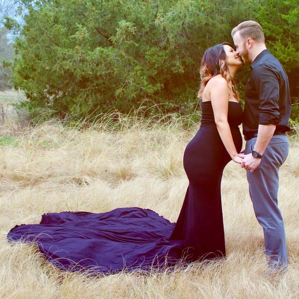 Fitted black maternity shoot gown