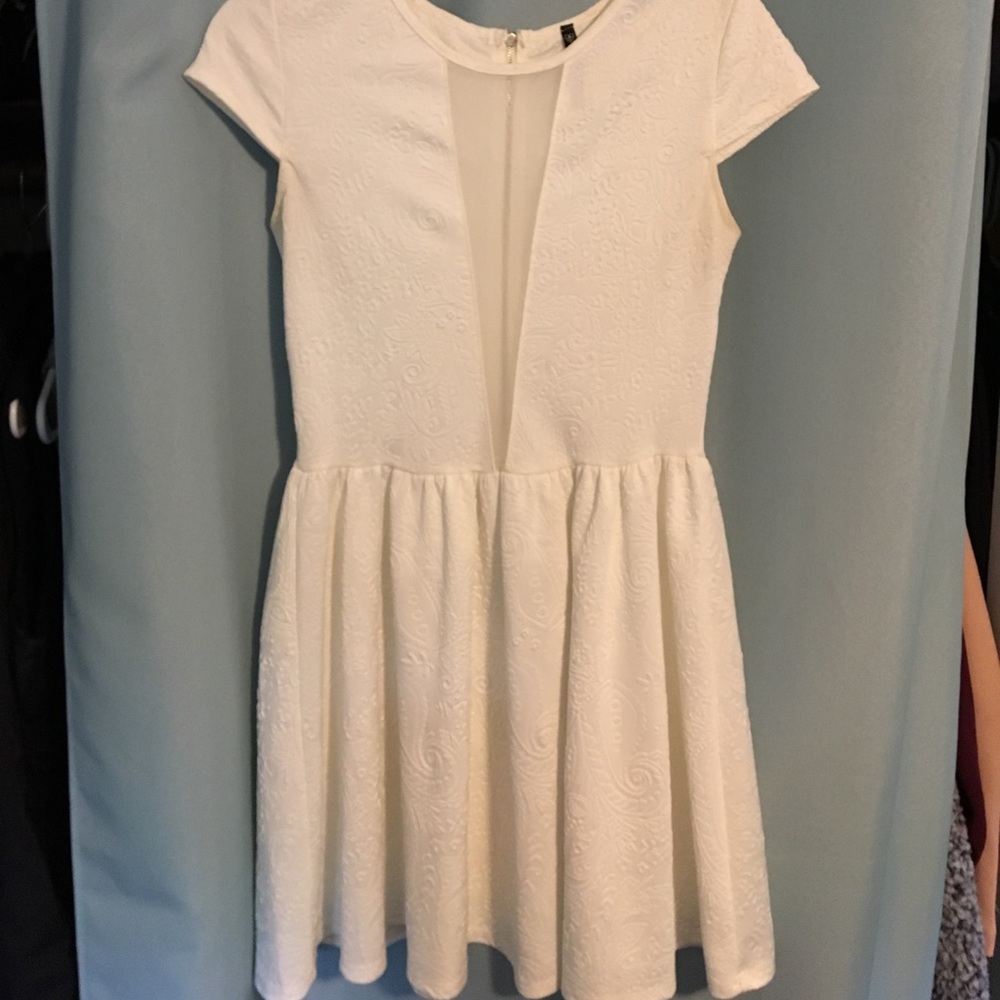 White shortsleeve dress with mesh cutout