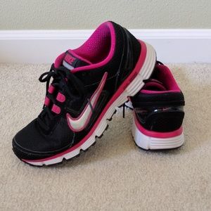 Nike Dual Fusion running shoes