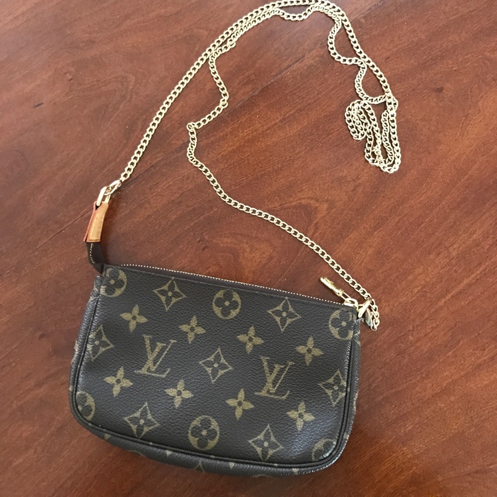 *SOLD* Louis Vuitton pouch