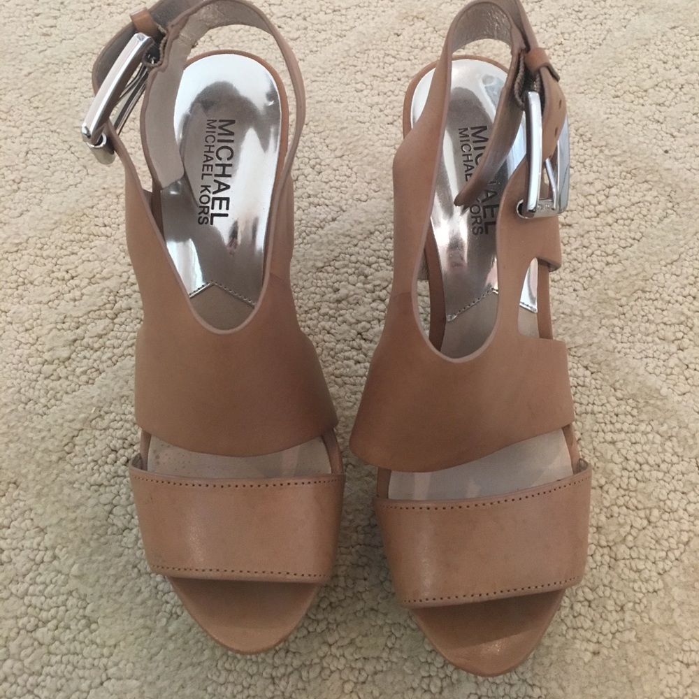 Beige, size 6