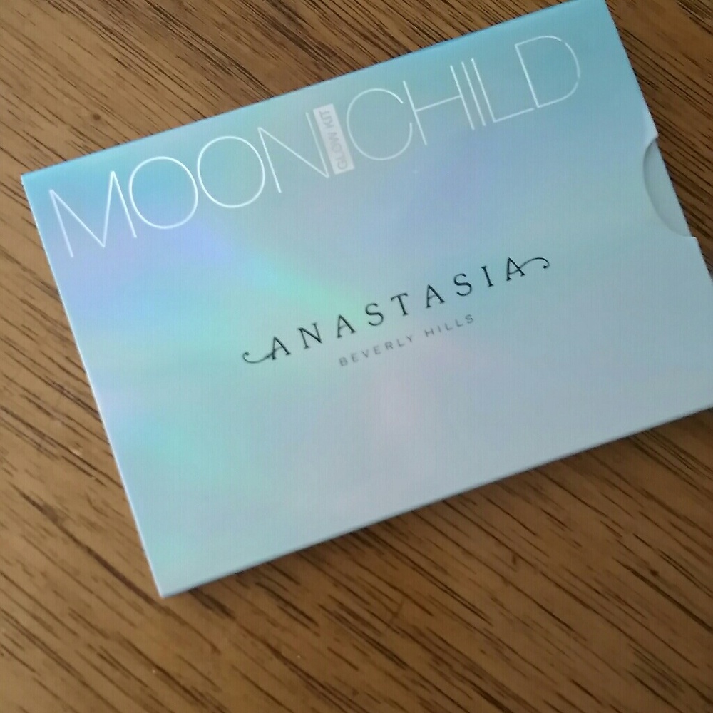 Anastasia moonchild glow kit