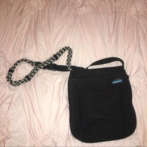 Black Kavu Sidewinder crossbody bag!