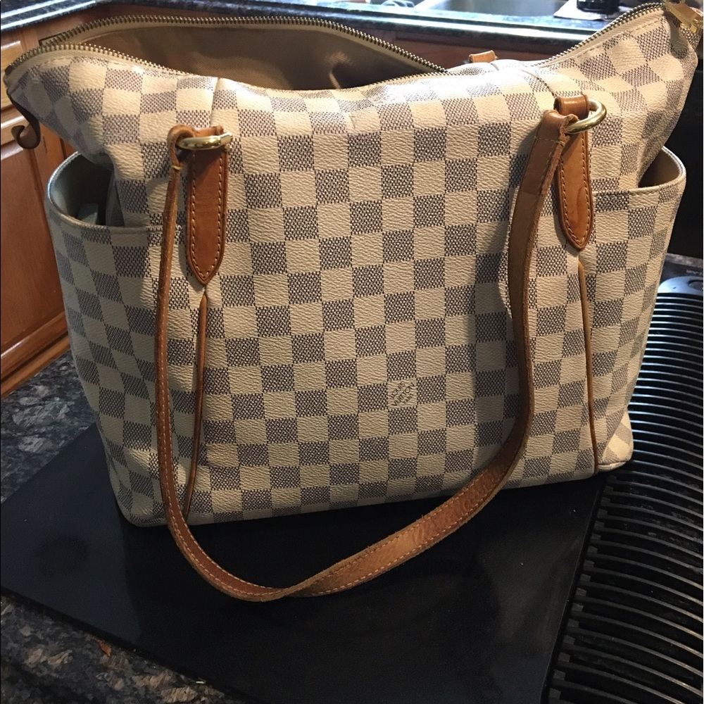 Authentic Louis Vuitton Totally MM with Dustbag