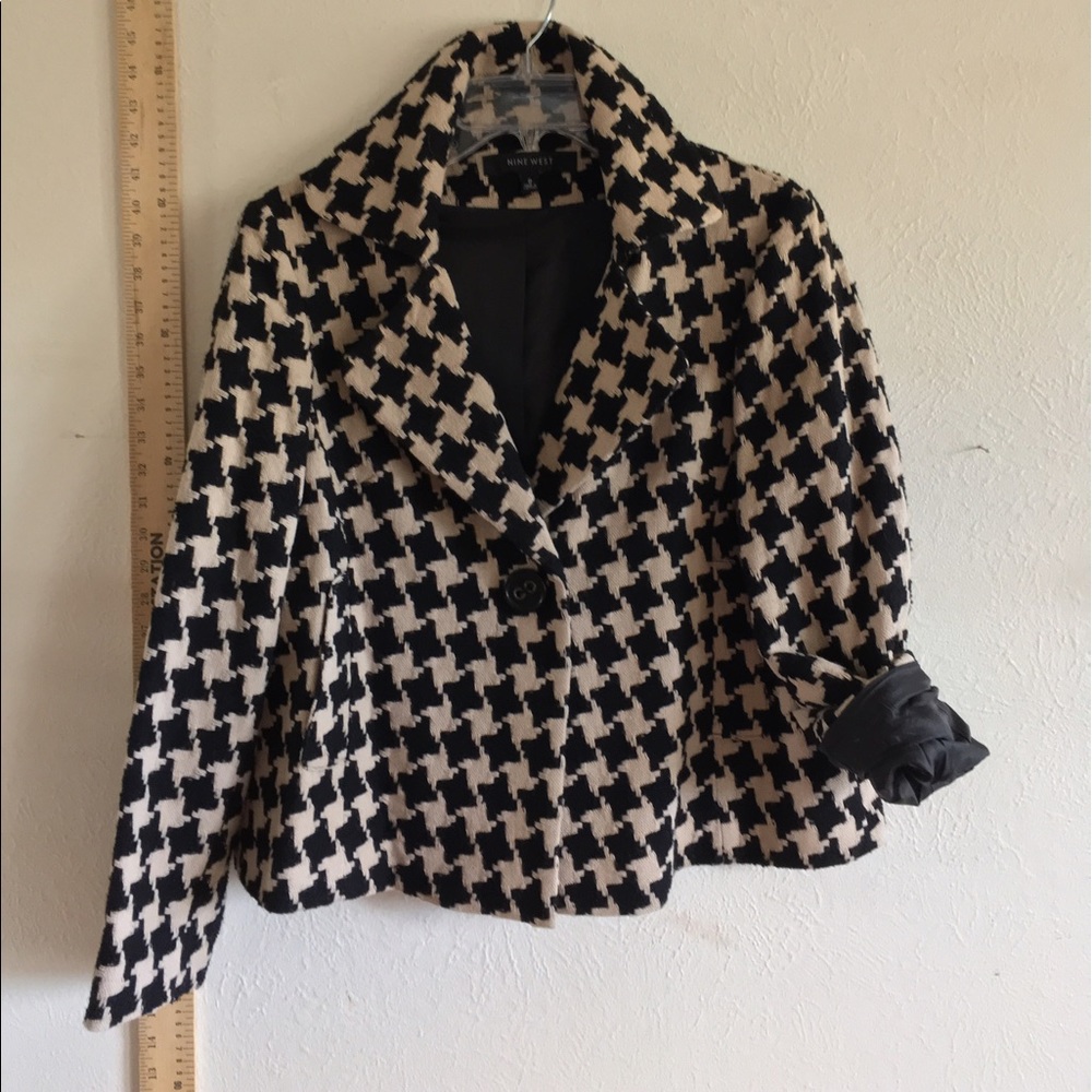 9 west Cute short black houndstooth plaid jacket