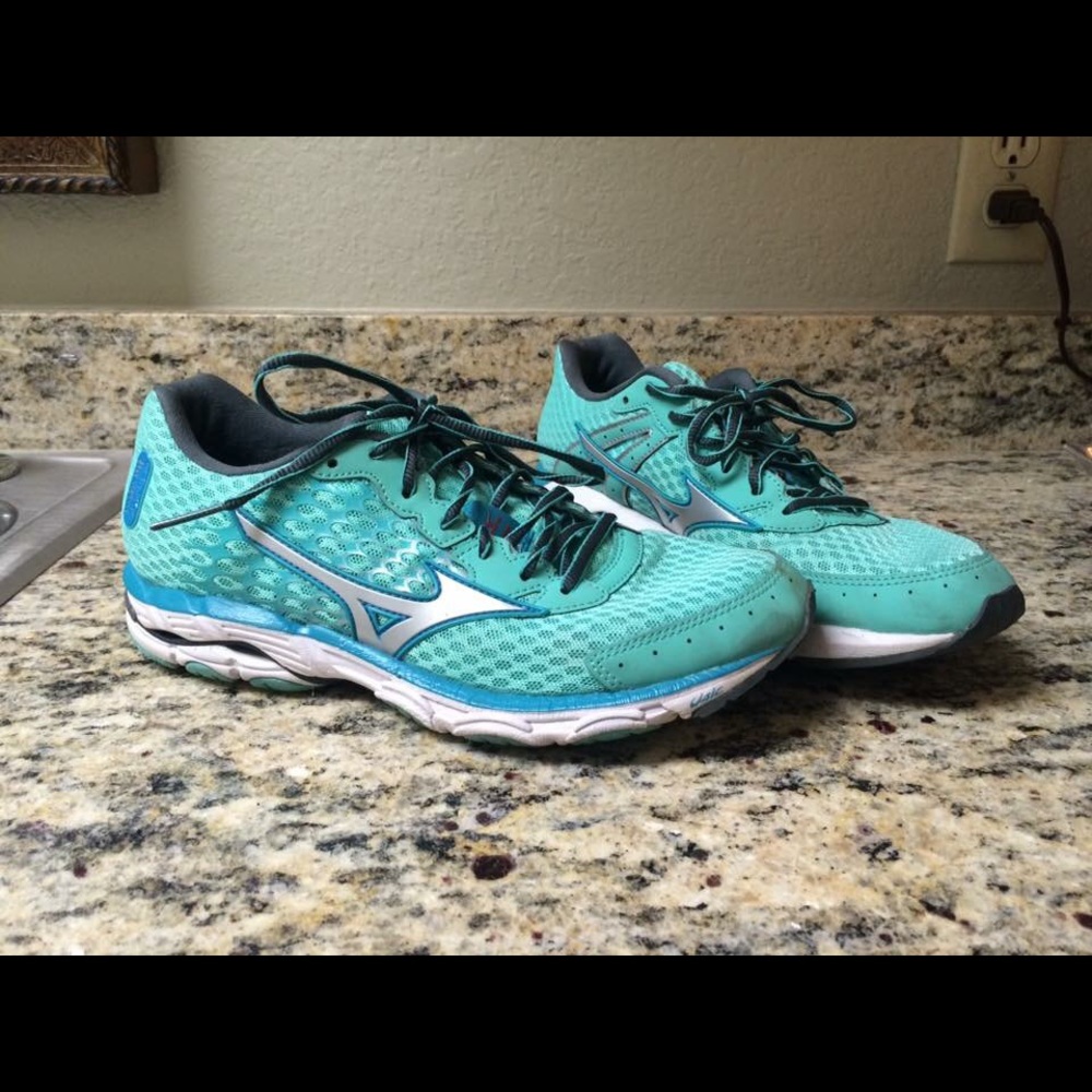 Mizuno women's running shoes