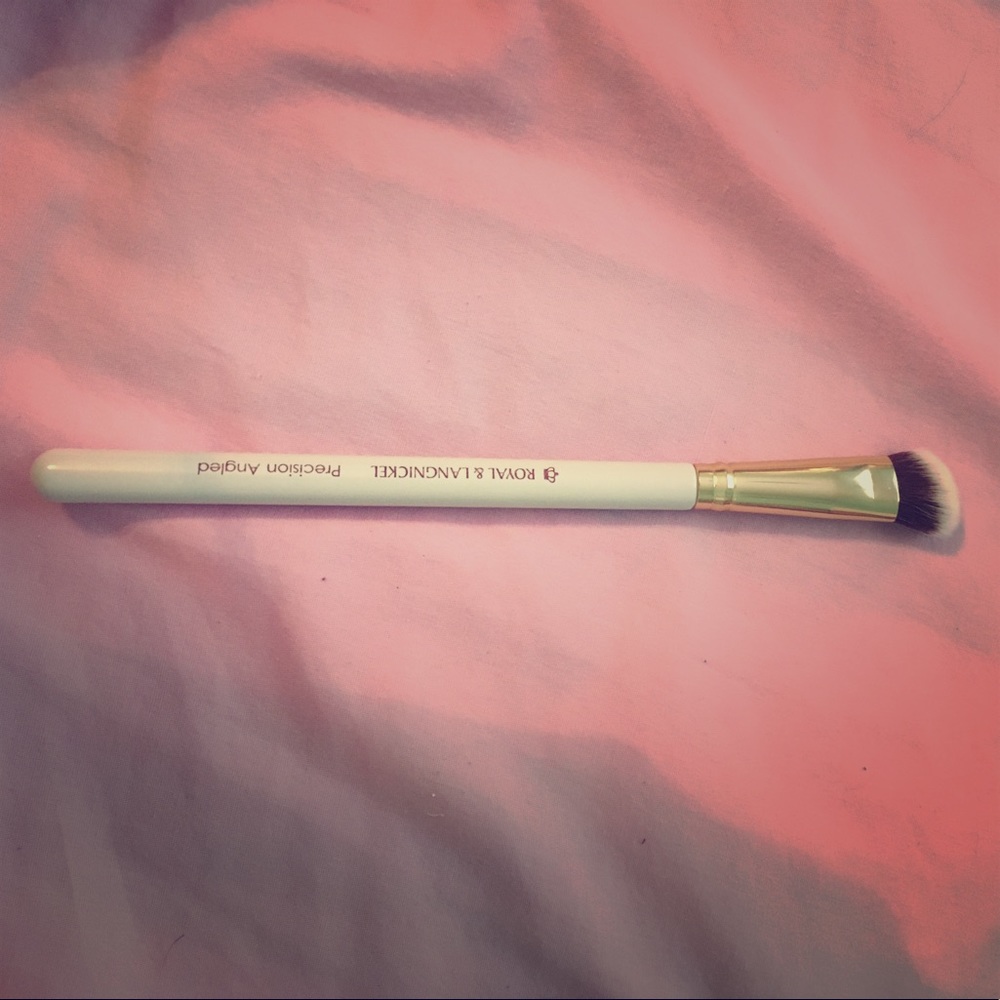 makeup brush
