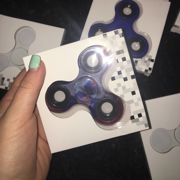 LED light up fidget spinner - Picture 3 of 4