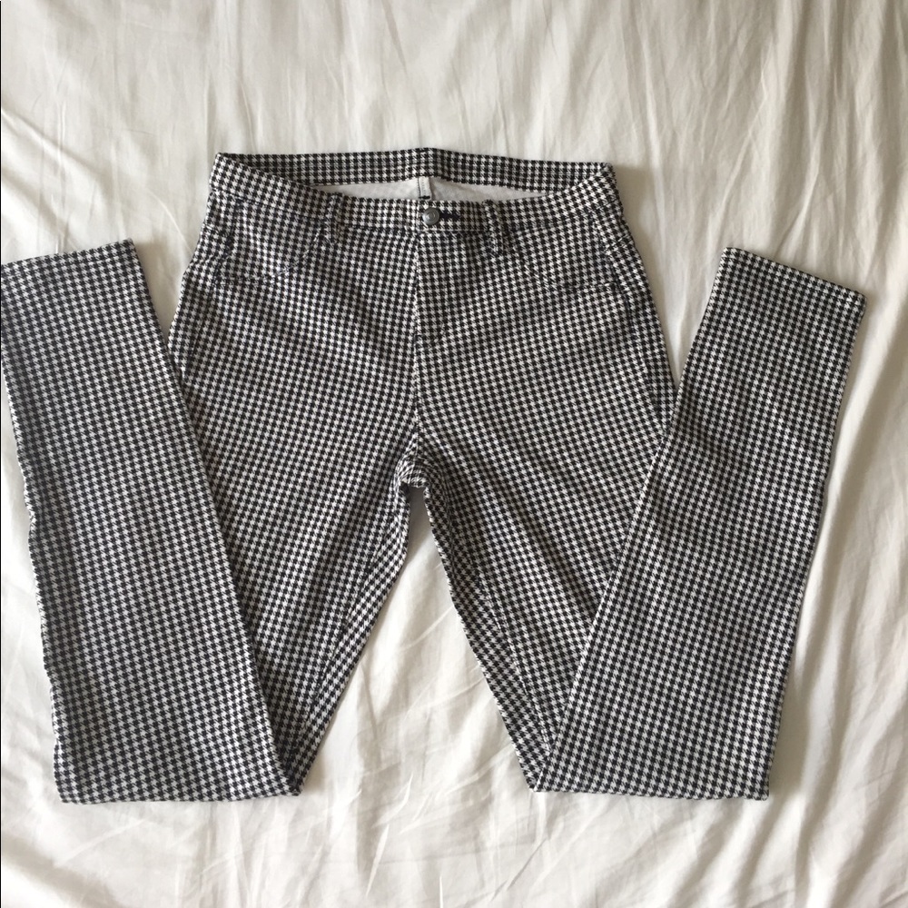 Uniqlo Black & White Hounds Tooth Jeggings