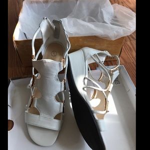 ✨NWB Bella Vita Isla Wedge Sandal✨