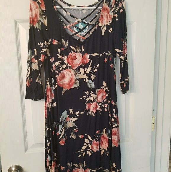 Floral Boutique Dress - Picture 2 of 3