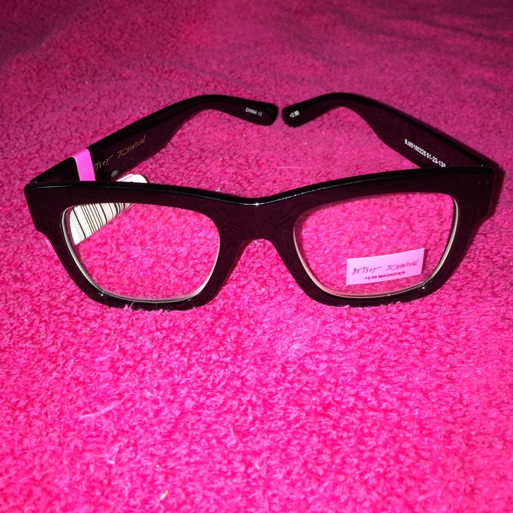 glasses +2.50