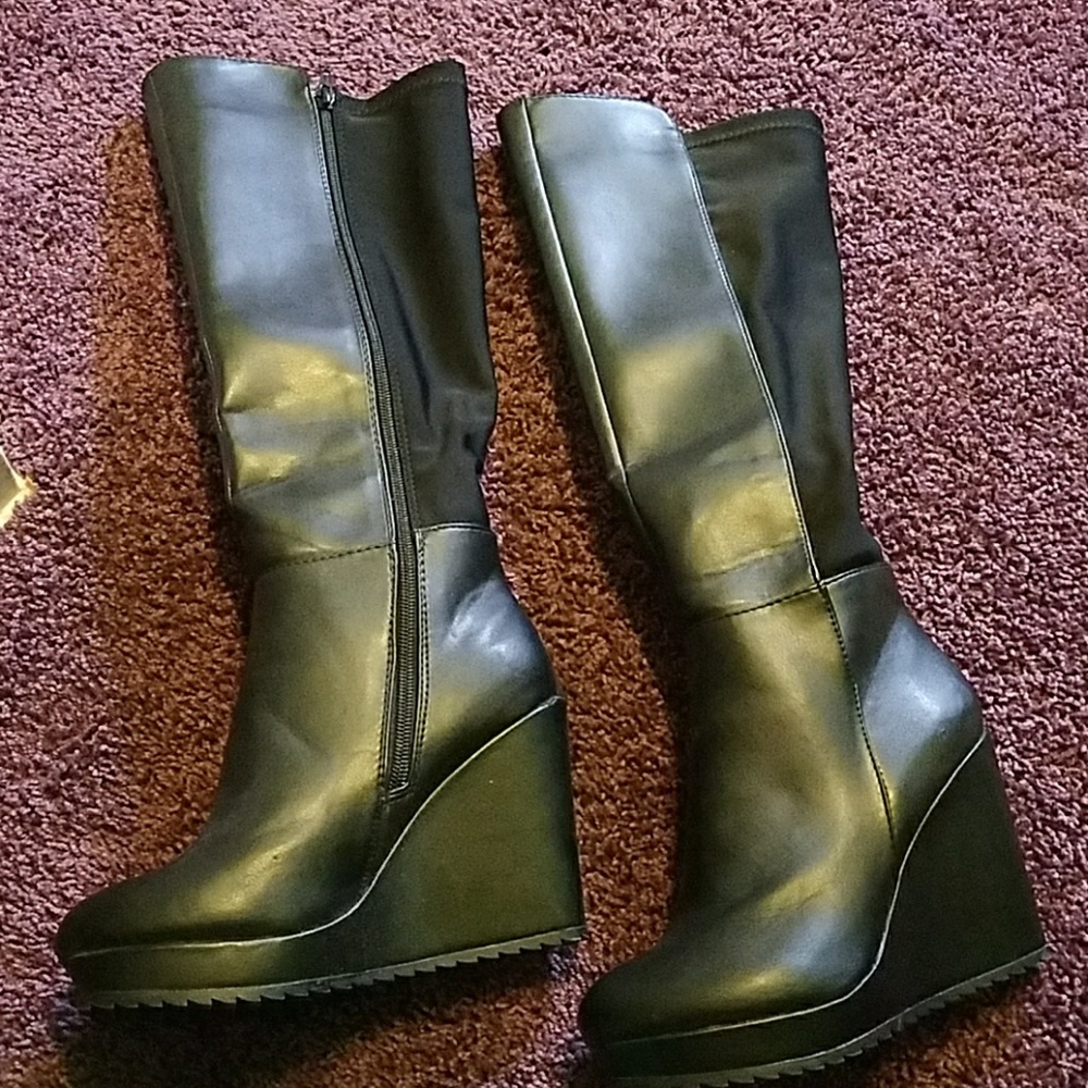 Black Wedged Boots