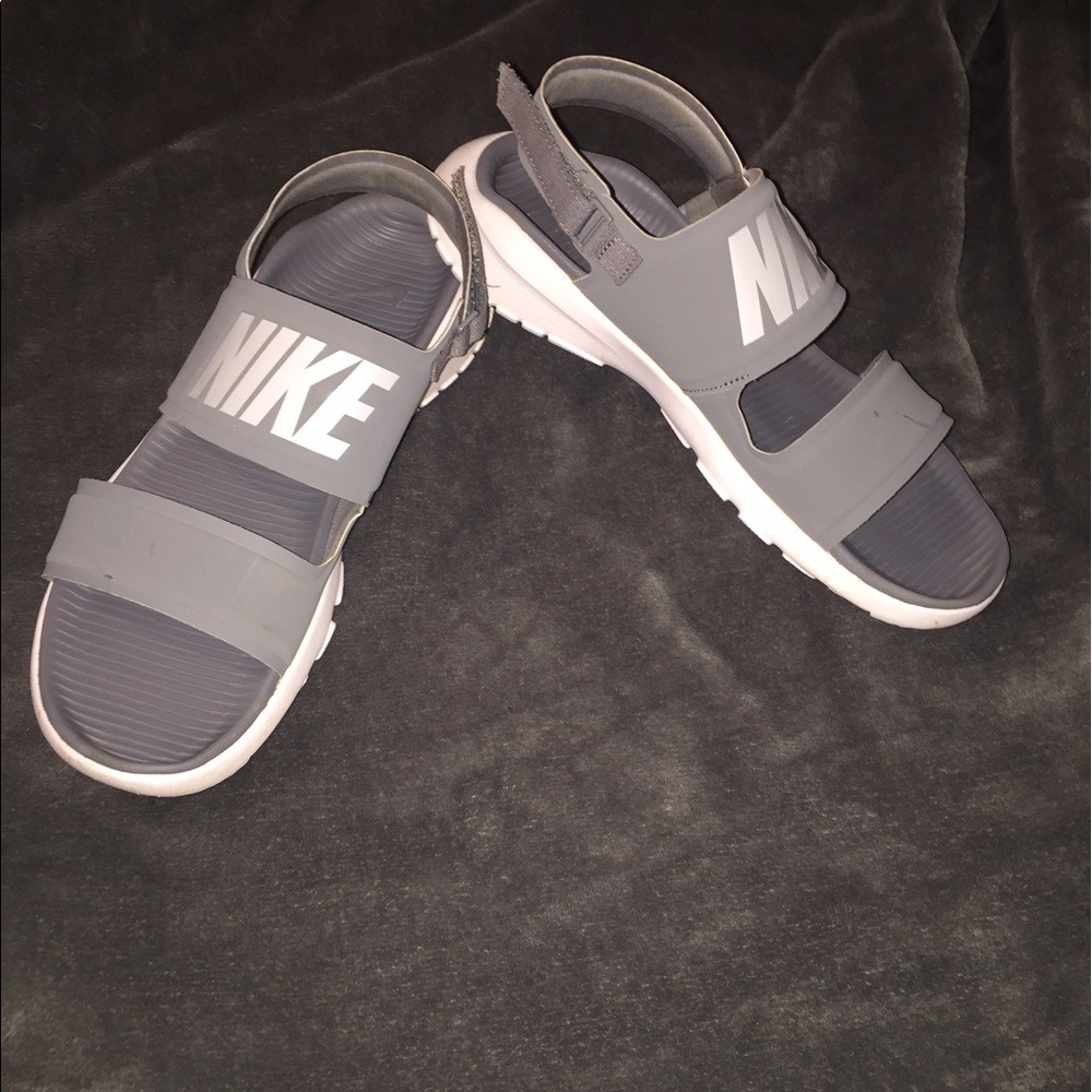 Grey Nike tanjun sandals!