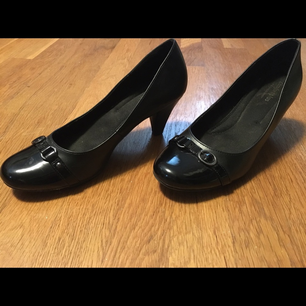 Cute black heels w/ patent leather toe! Sz 7.5