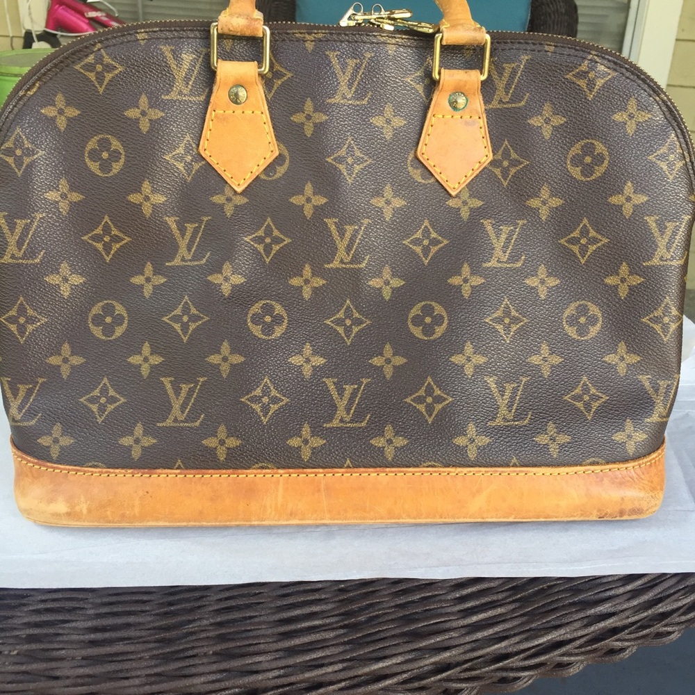 SOLDAuthentic Louis Vuitton Alma w/ LOCK&KEY