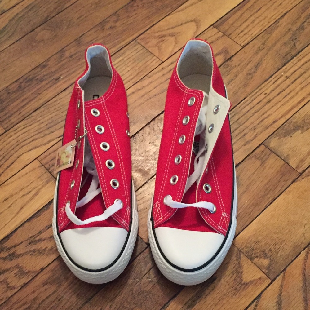 All Star Converse Size 8.5 NWT Never Worn