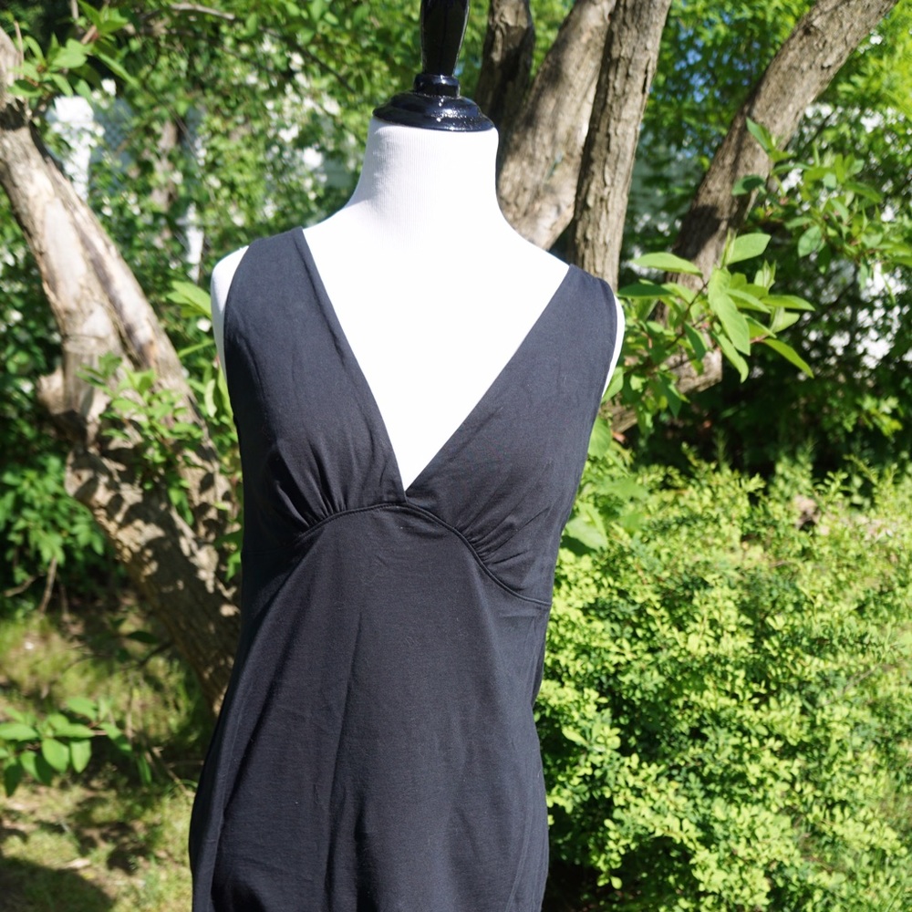 Black sleeveless tunic top