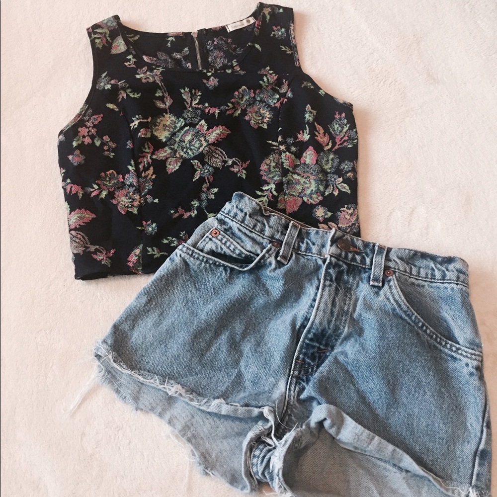 Navy flora crop top