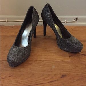 Sparkly silver pumps