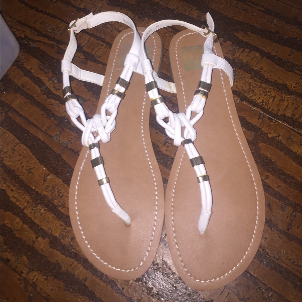 Dolce Vita White Gold Thong Sandals 9.5