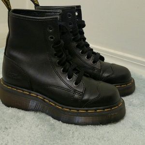 MADE IN ENGLAND! Dr. Martens  UK 4, US 6