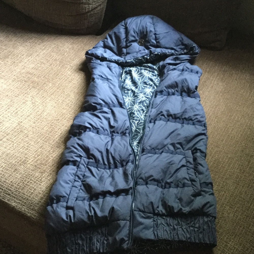 EUC LuluLemon Navy Hooded Puffer Vest