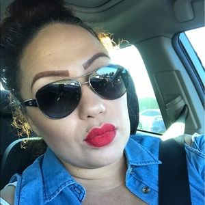 Meet your Posher, Gloria