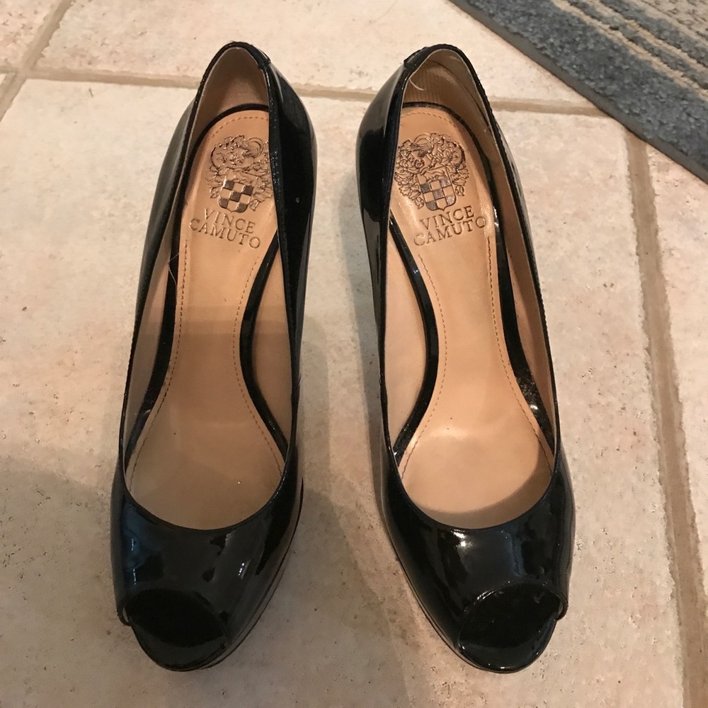 Vince Camuto Gorgeous patent leather  pumps 👠