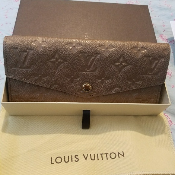❌SOLD❌ LV Curieuse wallet - EUC - Picture 2 of 8
