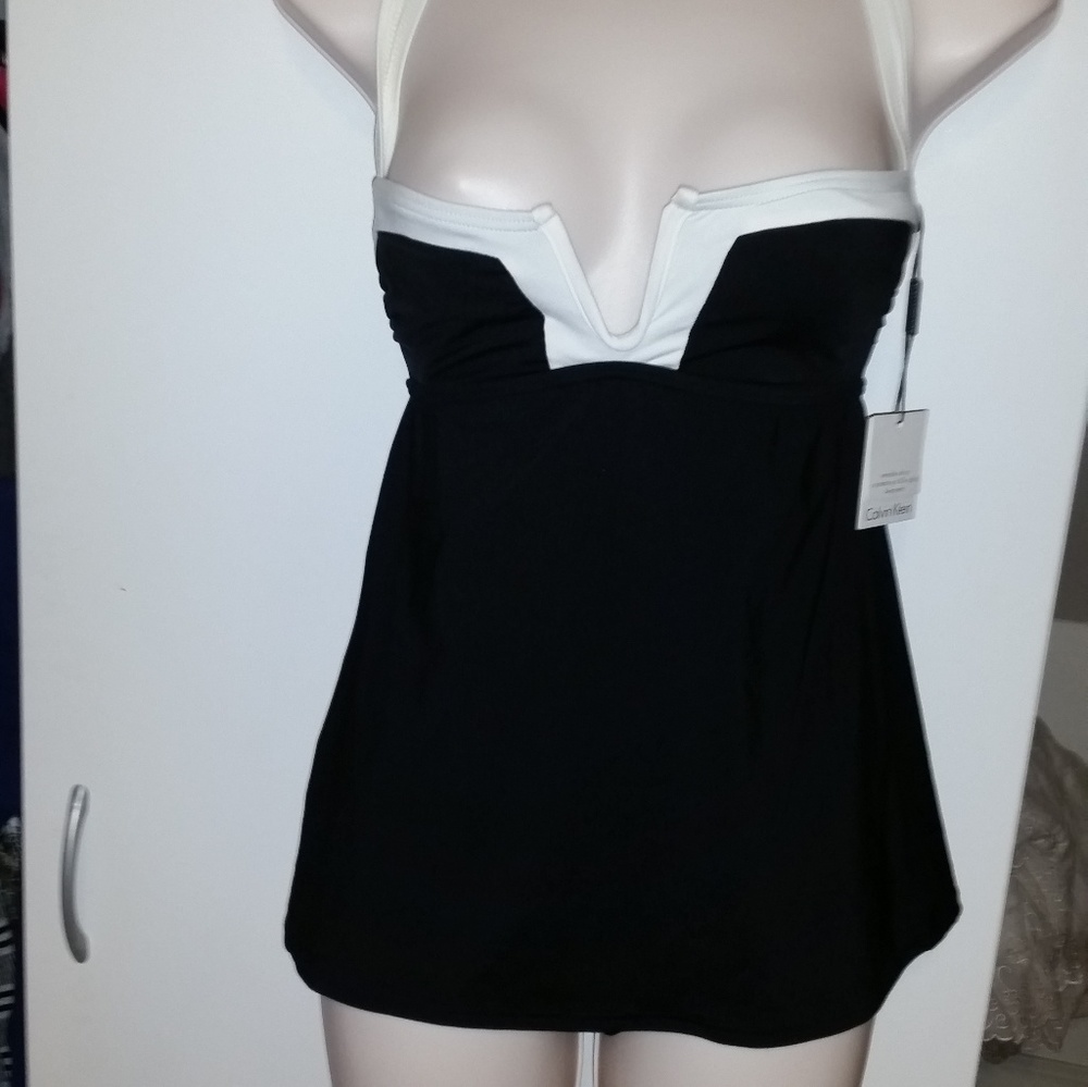 Women's Calvin Klein sz 2 NWT $118 50+ sunblock