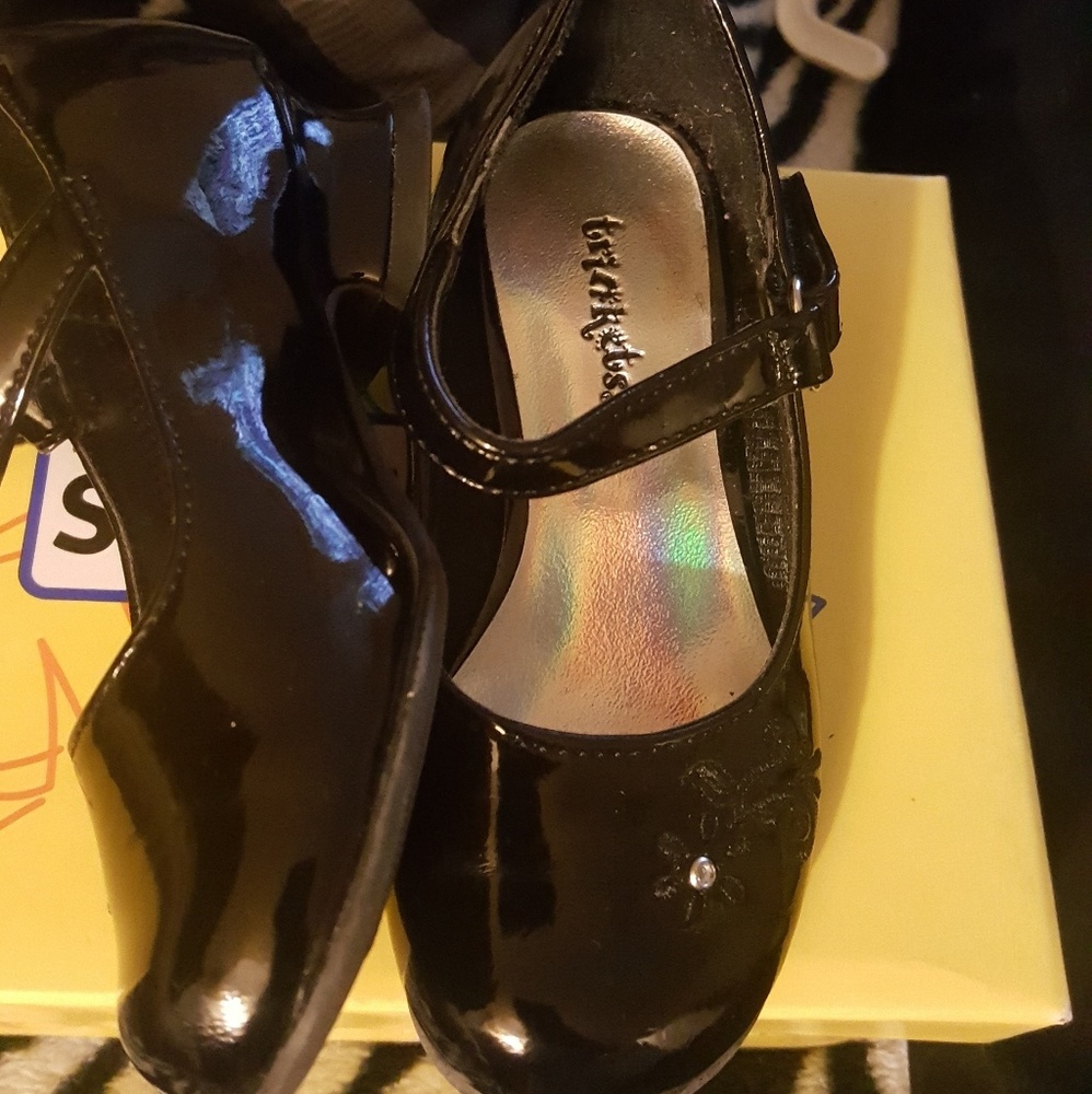 Black heeled shoes