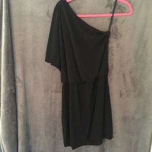 one shoulder tight fitted black dress