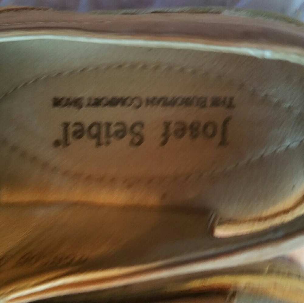 Shoes - Picture 4 of 4