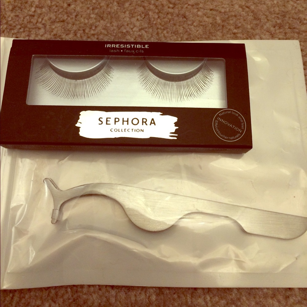 False lashes with glue and placement tweezers