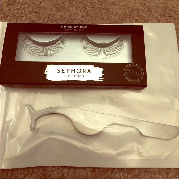 False lashes with glue and placement tweezers - Picture 1 of 3