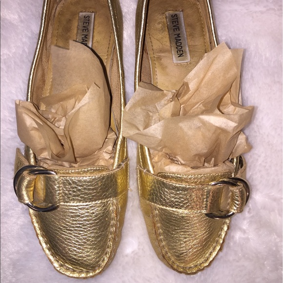 Steve Madden Shoes - Steve Madden gold driving mocs, size 10.